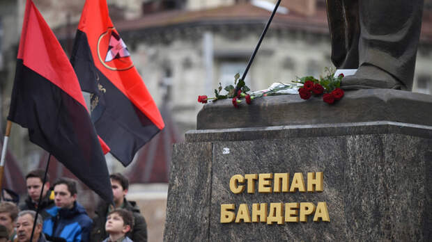 Заставили съесть бандеровский флаг и извиняться: В Польше наказали украинского националиста