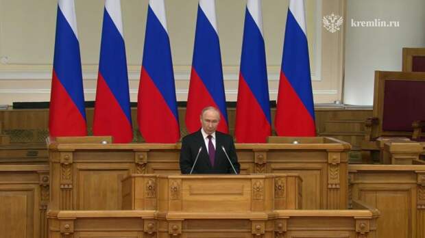 Путин перенес погашение региональной задолженности по бюджетным кредитам с 2026 года