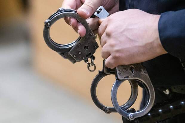 Россиянка вонзила нож в шею 17-летней школьницы