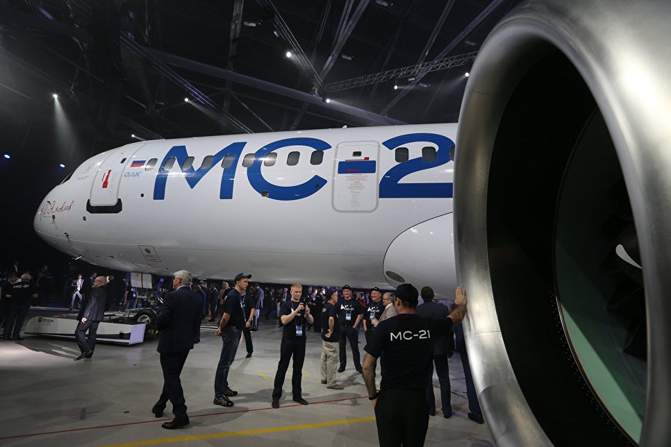 Выкатка нового пассажирского самолета МС-21 в Иркутске Выкатка нового пассажирского самолета МС-21 в Иркутске