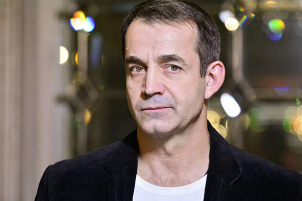 Актер Дмитрий Певцов заявил, что невеста его сына должны быть похожа на его жену