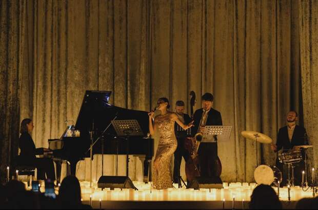 Концерт «Джаз во дворце: сияние тысячи свечей и магия музыки»