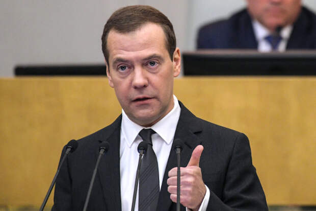 Медведев сообщил о пенсии своей бабушки