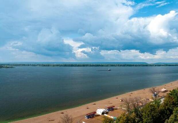 Спрос на летний отдых в Анапе неожиданно вырос, хотя пляжи до сих пор не очистили от мазута