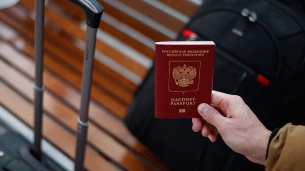 Эстония перестанет признавать 5-летние российские загранпаспорта