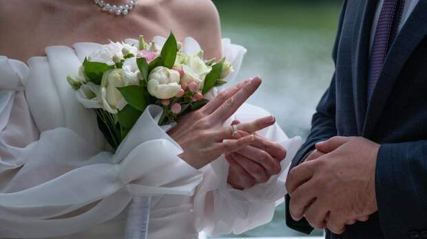 Жених не айти: россиянки рассказали, представителей каких профессий предпочитают в мужья