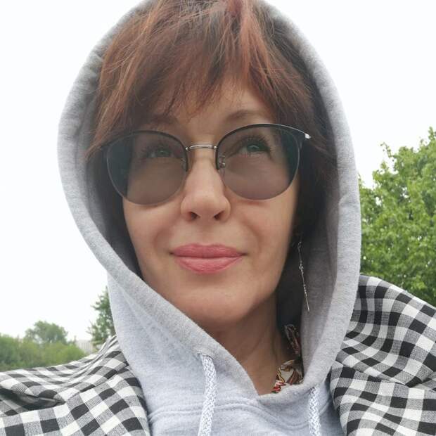 Женщина не заметила, что случайно положила колбасу в посудомоечную машинку. Больше мясную продукцию она не ест
