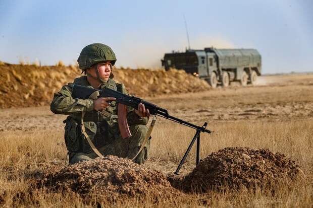 Russian_soldier_with_a_RPK-74.jpg