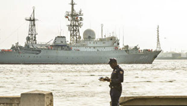 Разведывательный корабль ВМФ РФ Виктор Леонов в порту Гаваны, Куба. Архивное фото