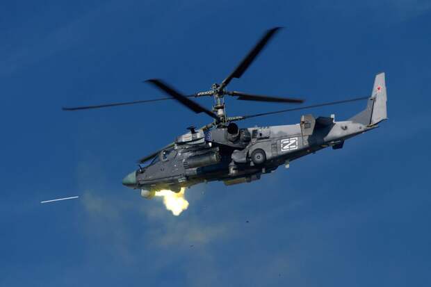 МК: Боевой российский вертолет уничтожил катер ВСУ и попал на видео