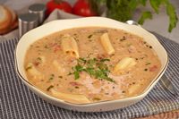 Фото к рецепту: Чечевичный суп с макаронами, помидорами и сливками