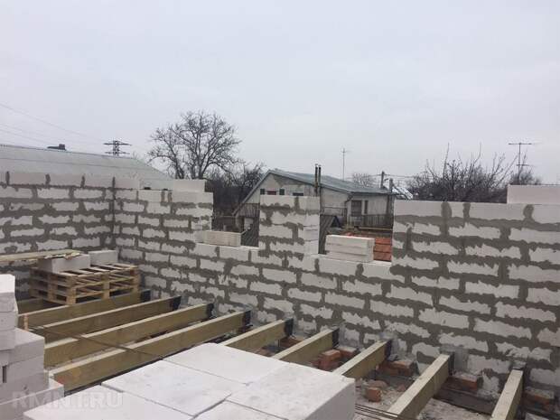 Трещины в стене из газобетона: причины и способы борьбы