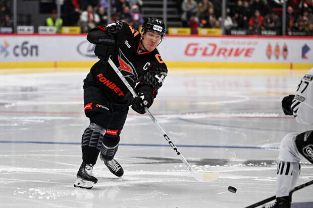 Защитник «Авангарда» Шарипзянов заработал очки в каждом матче января