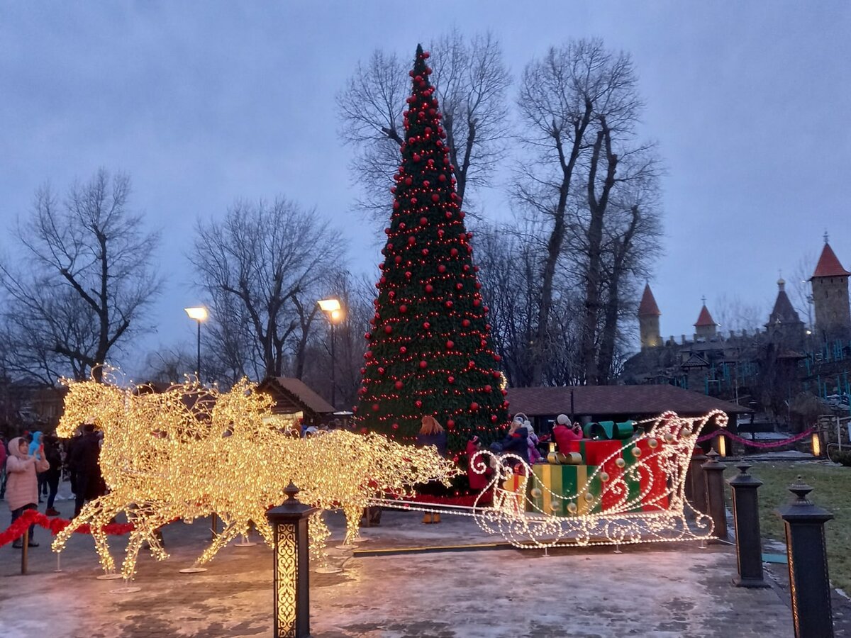 Все украшено и сверкает