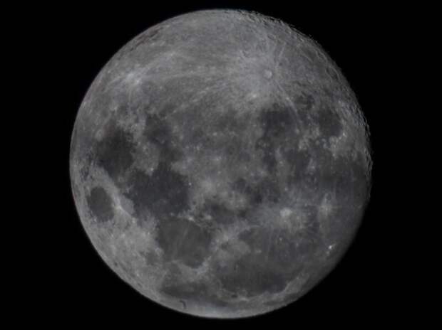 Посадка модуля китайского зонда "Чанъэ-6" на обратной стороне Луны прошла успешно