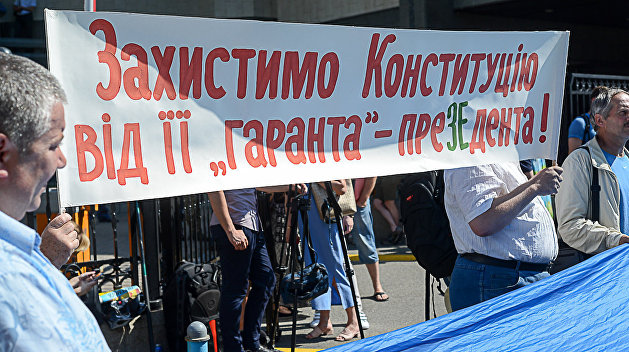 Ростислав Ищенко: «Путчист» Зеленский, «праведная» Украина и «непокорный» Конституционный суд