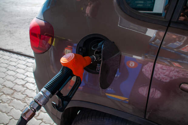 Бензин в России подешевел