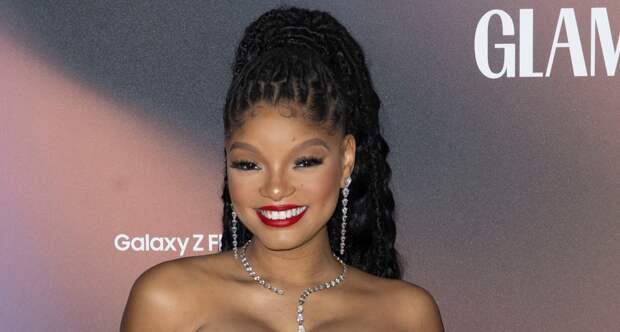 Звезда «Русалочки» отметила день рождения в бикини