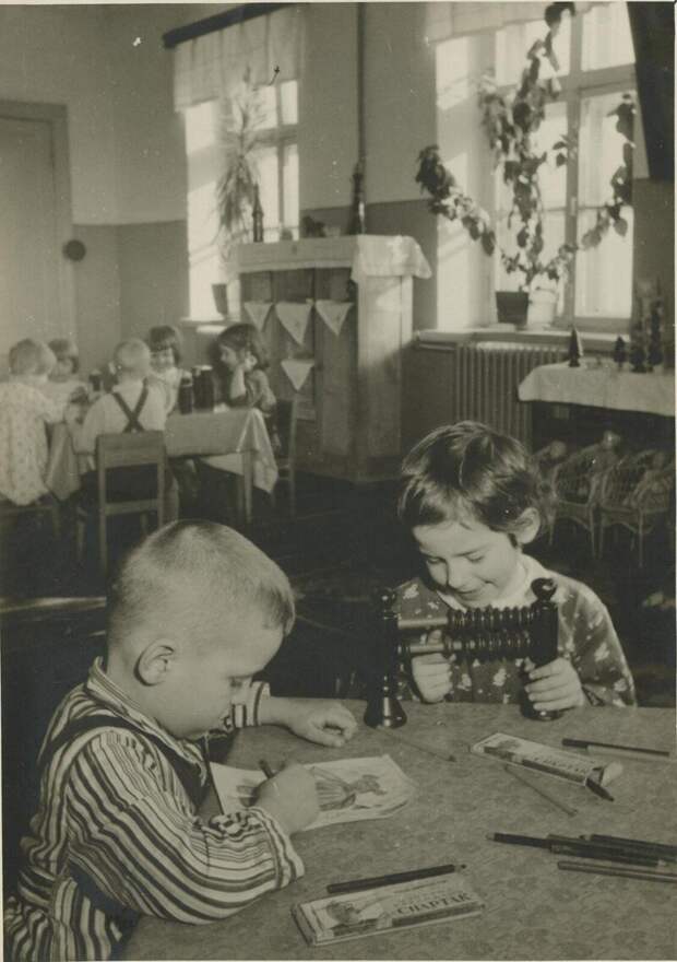 1940. В детском саду
