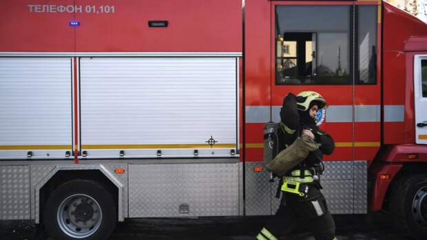 В Альметьевске возникло возгорание в промзоне после падения обломков БПЛА