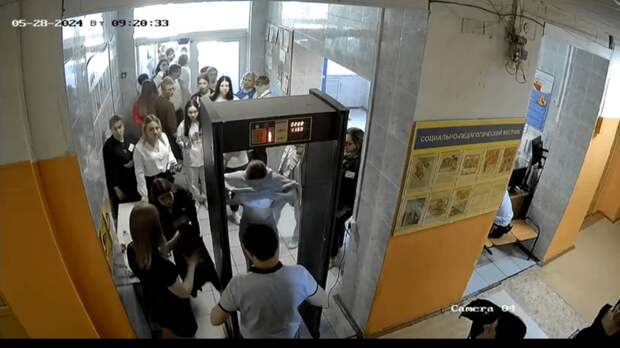 Скандал с раздеванием старшеклассниц перед сдачей ЕГЭ в Воронеже, в очередной раз продемонстрировал, что из себя представляет отечественная система образования.-3