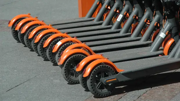 В Москве рассказали, для чего большинство граждан используют арендованные самокаты