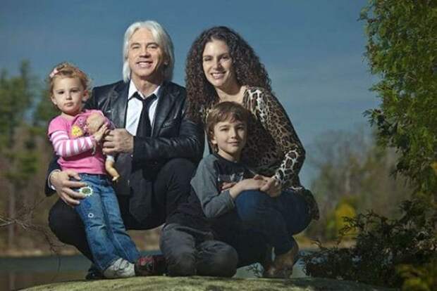 Артист со второй женой и детьми | Фото: 24tv.ua