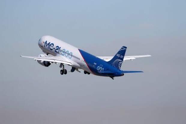 Irkut MC-21-300 взлетает с аэродрома Иркутского авиазавода 17 октября 2017 года