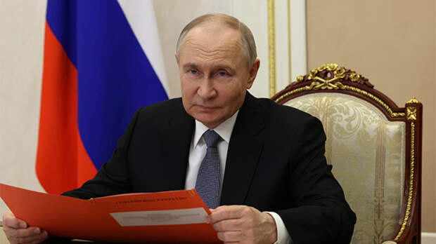 Владимир Путин в своём выступлении отдал должное героизму и самоотверженности воинов из Северной Кореи. Фото: Sergei Ilyin/Kremlin Pool/Global Look Press