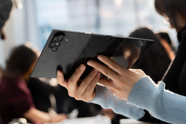 В России подешевел самый дорогой смартфон Samsung