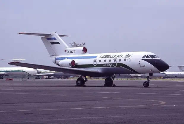 Uzbekistan Airways Yakovlev Yak-40 Newton-1.jpg