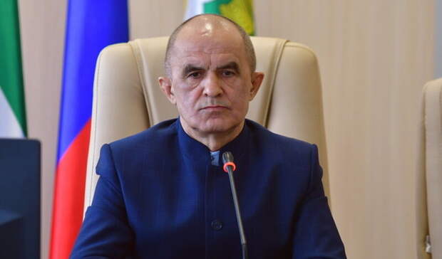 Глава района Татарстана, где дважды спилили крест на могиле, ушел в отставку