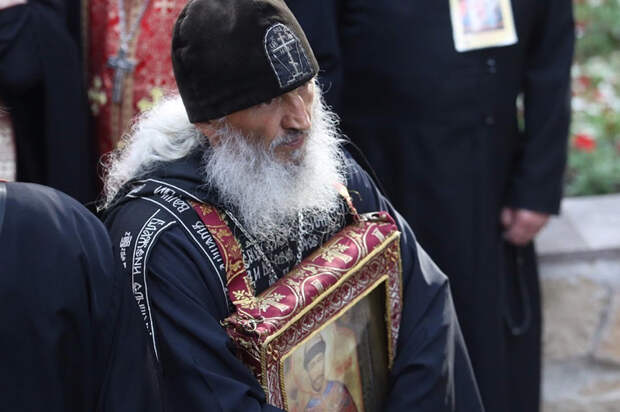 «Захвативший» монастырь схиигумен предложил патриарху сложить полномочия