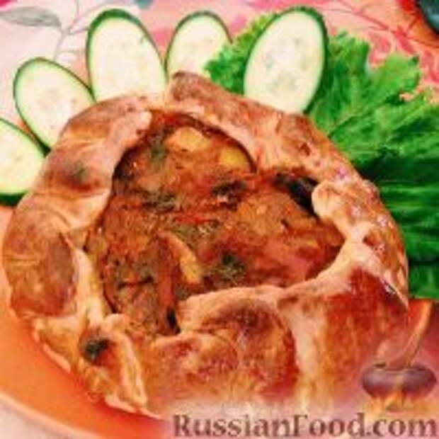 Фото к рецепту: Свинина с овощами в съедобной "тарелке"