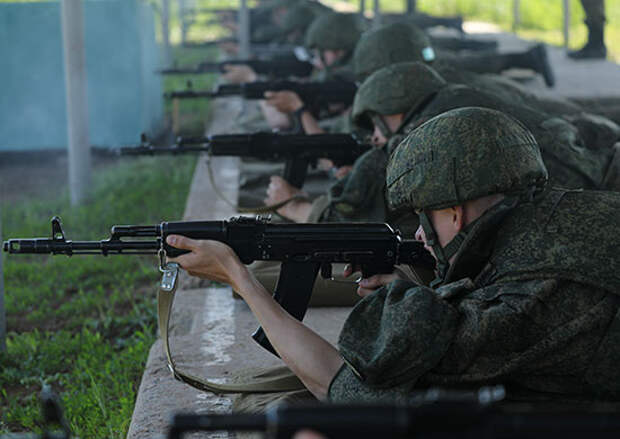 Военнослужащие по призыву провели первые боевые стрельбы на полигонах в Поволжье