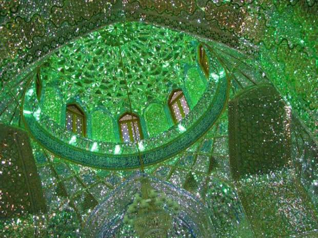 Мозаика из мрамора, стекла, смальты.