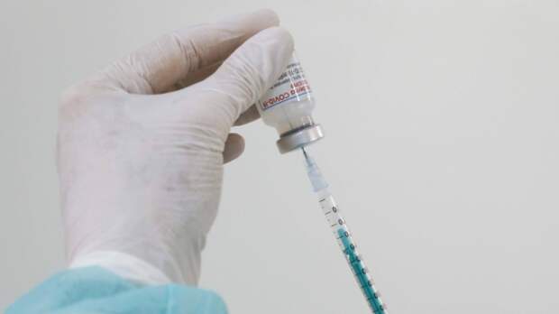 Гинцбург предупредил о факторах, снижающих эффективность прививки от COVID-19