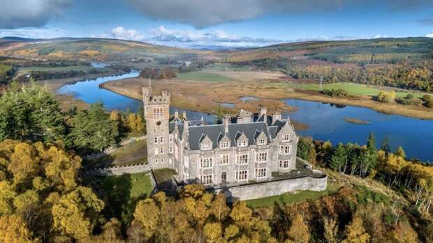 Продается шотландский «Замок Злобы», населенный призраком по имени Бетти