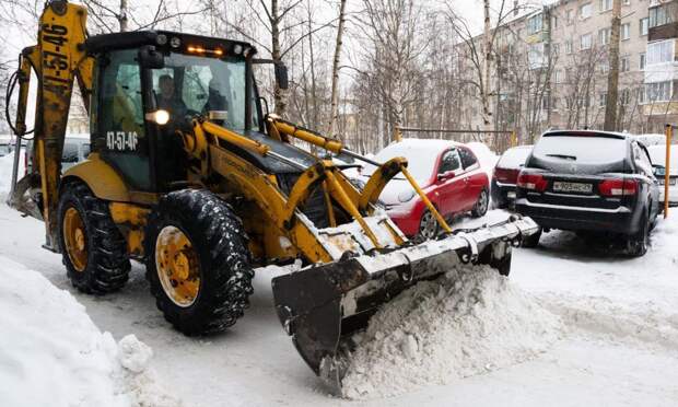 Дмитрий Морев рассказал об изменениях в уборке снега во внутриквартальных проездах