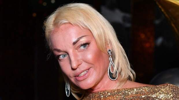 Зато красивая: Волочкова чуть не потеряла грудь в первый день отдыха на Мальдивах