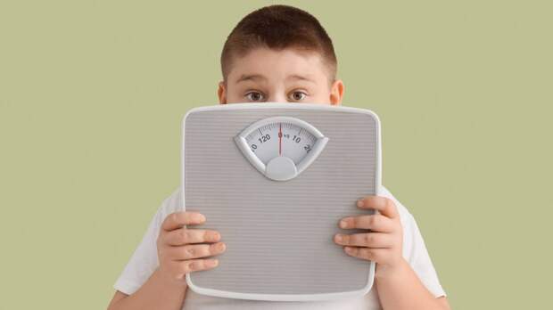 Дети с ожирением хуже учатся математике: может ли вес влиять на когнитивные функции