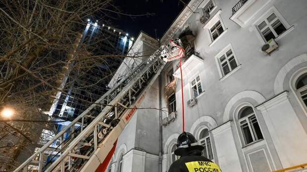 Прокуратура контролирует расследование пожара у метро «Октябрьская» в Москве