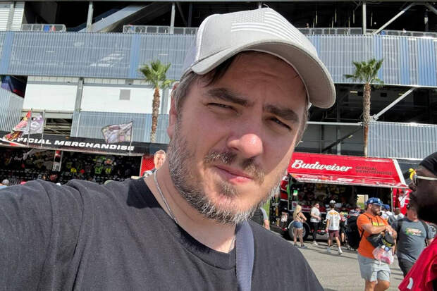 Стример Мэддисон: купил пикап с прицепом, вывожу мусор с участков за деньги