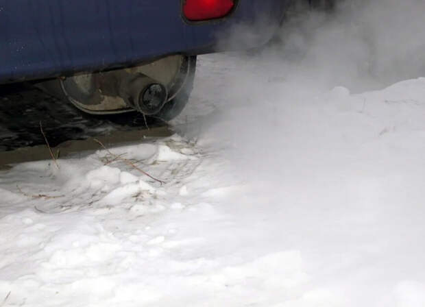 В большинстве случаев выхлопные газы, покидающие автомобиль, не видны человеческому глазу.