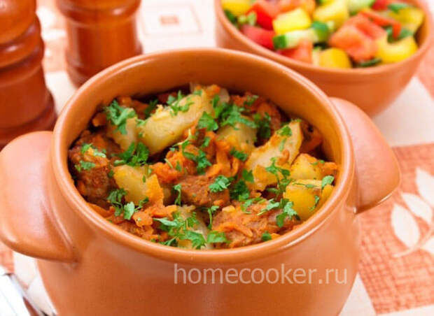 Мясо в горшочках с картошкой