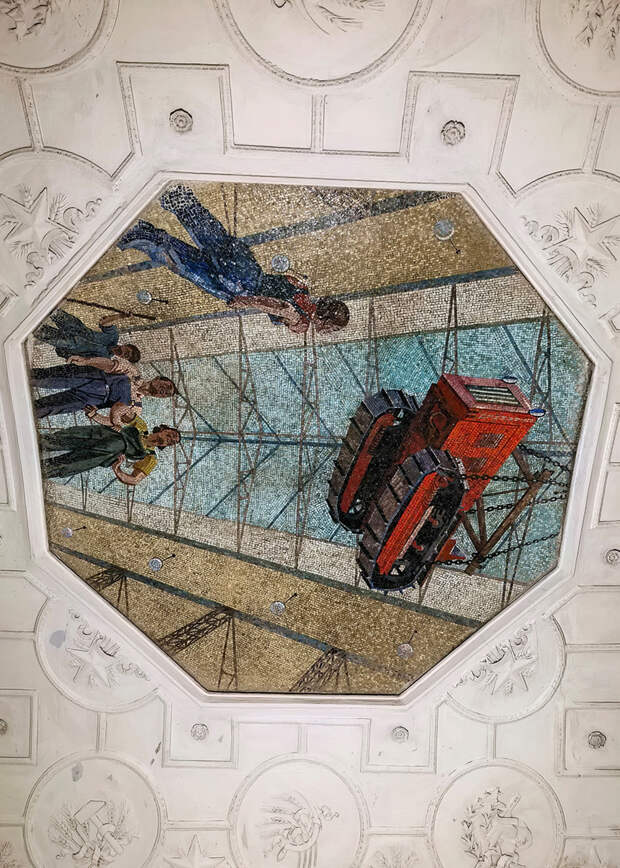 Декоративное мозаичное панно на станции метро «Новокузнецкая»