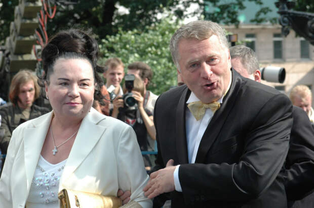 Отъезд из РФ, драка за наследство, арест: как живут вдова и дети Жириновского