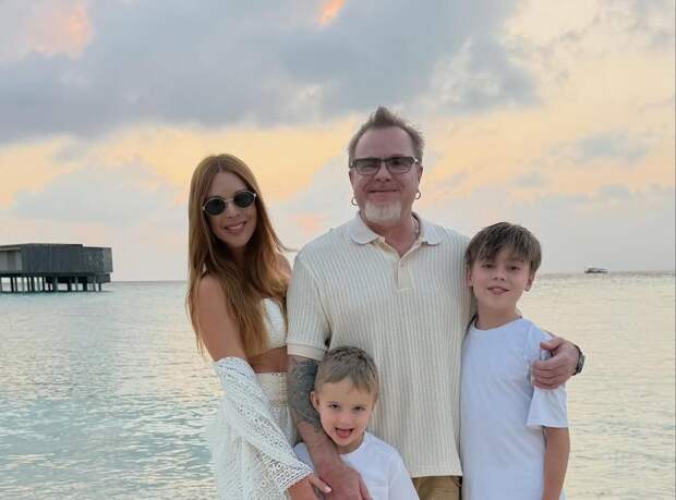 Певцы Наталья Подольская и Владимир Пресняков снялись с сыновьями на Мальдивах