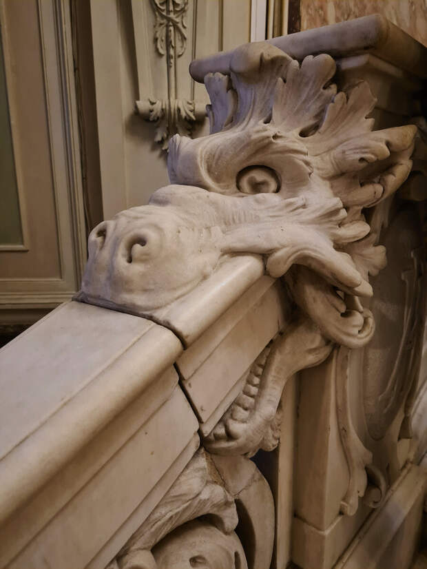 Фото: Парадная гостья