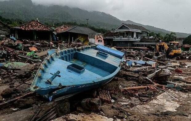 Во время цунами житель Индонезии оказался перед страшным выбором гибель родных, индонезия, катастрофа, семейная драма, спасение, страшный выбор, трагедия, цунами